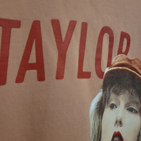 Taylor Swift Red Photo II Crewneck You Look Like Bad News Size L Official Merch - Picture 4 of 10